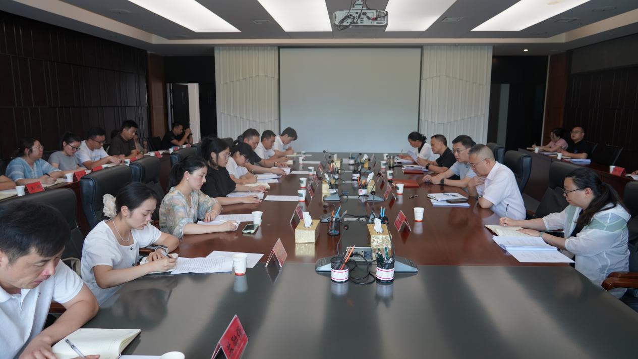 学院召开人才工作座谈会